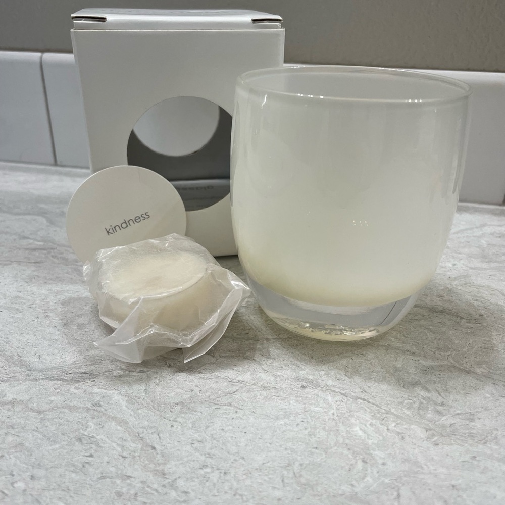 White Glass Scented Candle - Kindness